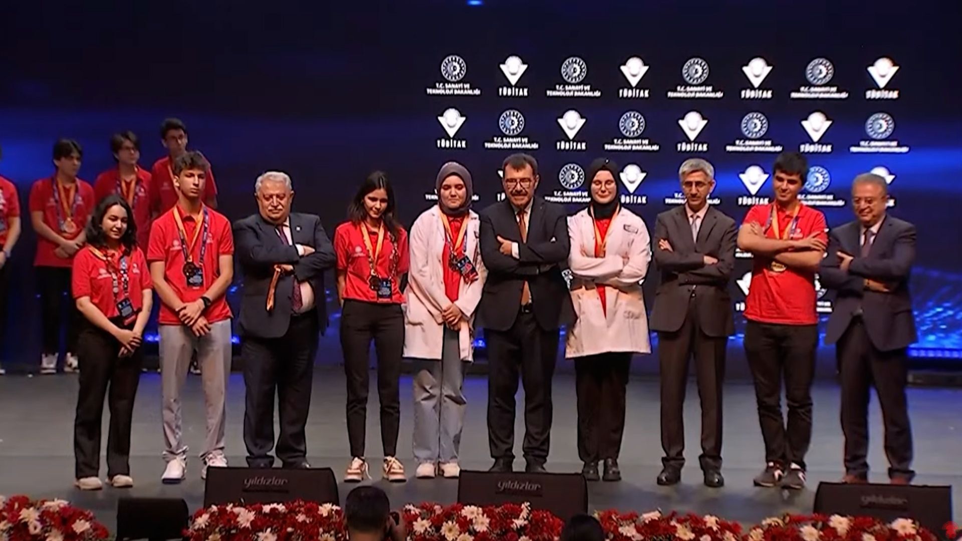 Öğrencilerimiz 54. TÜBİTAK Lise Öğrencileri Araştırma Projeleri Yarışması'nda Kimya kategorisinde Türkiye 3. sü