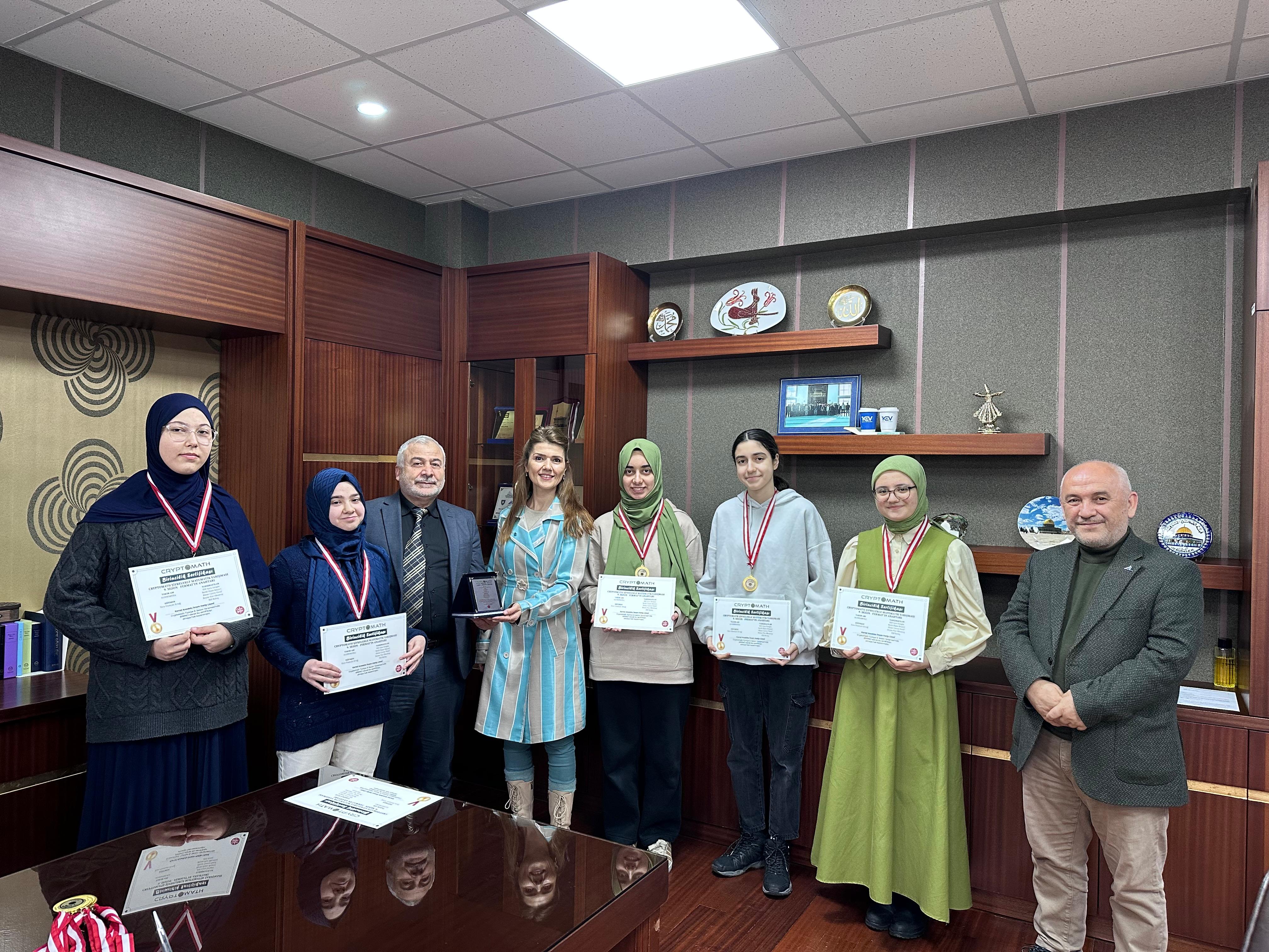 CryptoMath 9. Sezon – “Fermat’ın Anahtarı” Yarışması’nda öğrencilerimiz Türkiye birinciliği ve ikinciliğini kazanarak büyük bir başarıya imza attı!